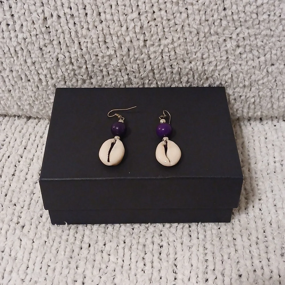Cowrie Shell and Purple Bead Statement 3-piece Set - Picture 3 of 4